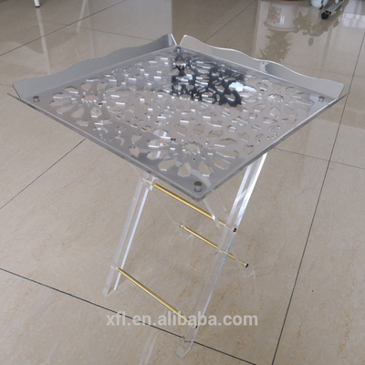 人目を引く注文のアクリルの家具の折る折り畳み式小テーブルの軽食の皿